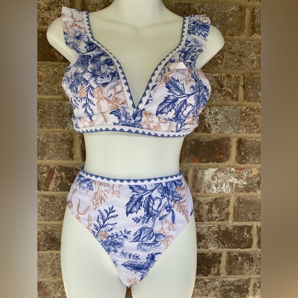 Cupshe French Floral flutter strap two piece Bikini in a size Large NWT - Picture 1 of 12